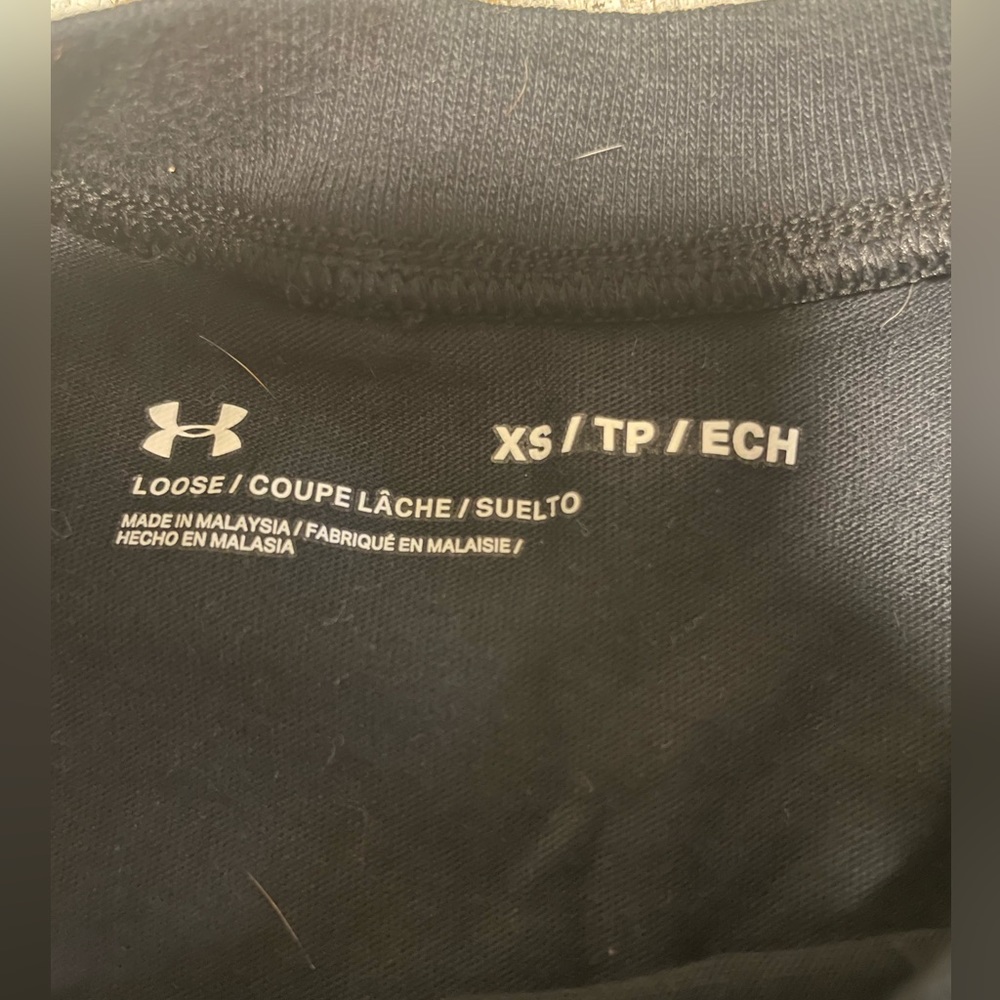 Black and white under armor tank top